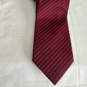 Donald J Trump Signature Gold Bar Red and Black Striped Tie 100% Silk 60”